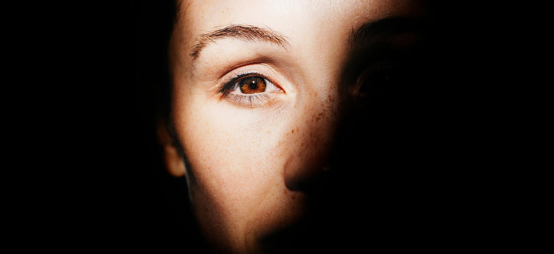 Pourquoi le contour des yeux a besoin de soins spécifiques ?