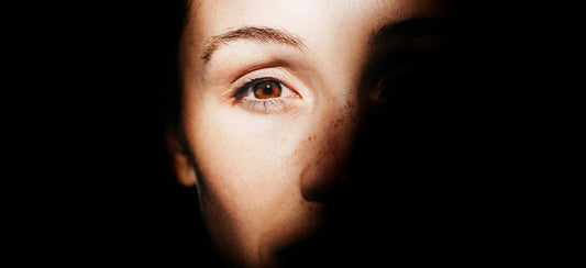 Pourquoi le contour des yeux a besoin de soins spécifiques ?