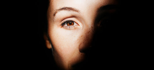 Pourquoi le contour des yeux a besoin de soins spécifiques ?